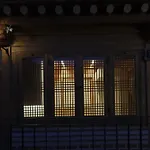 The Korean Traditional Hanok In Downtown Seoul For Convenient Public Transportation - Seoul Ari