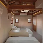 The Korean Traditional Hanok In Downtown Seoul For Convenient Public Transportation - Seoul Ari