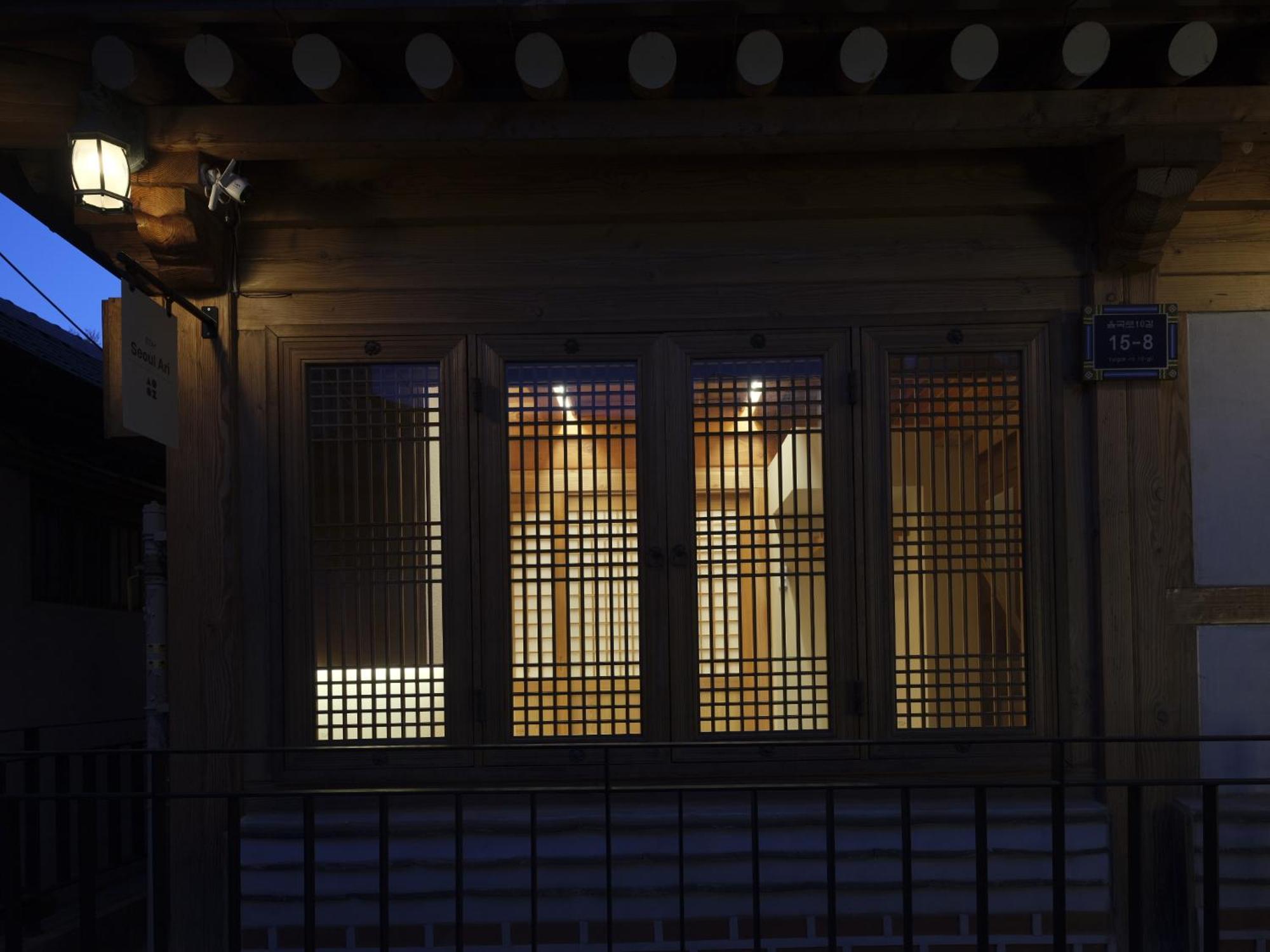Bed & Breakfast The Korean Traditional Hanok In Downtown For Convenient Public Transportation - Ari Seoul