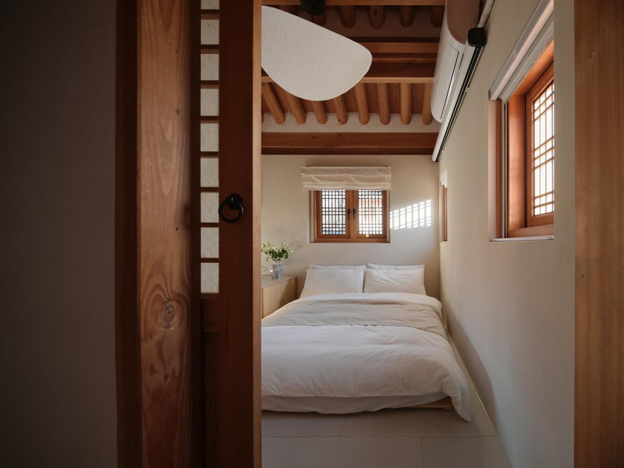 Bed & Breakfast The Korean Traditional Hanok In Downtown For Convenient Public Transportation - Ari