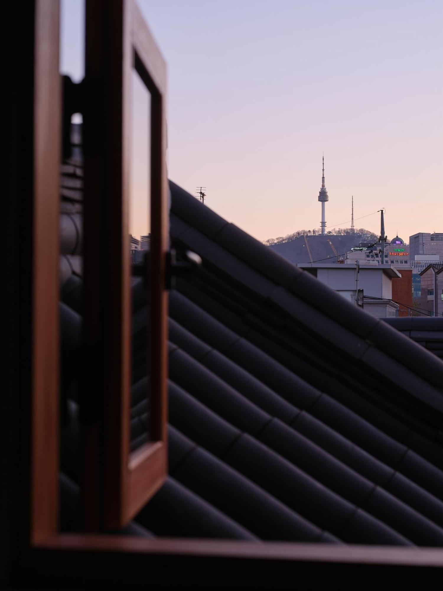The Korean Traditional Hanok In Downtown For Convenient Public Transportation - Ari Seoul